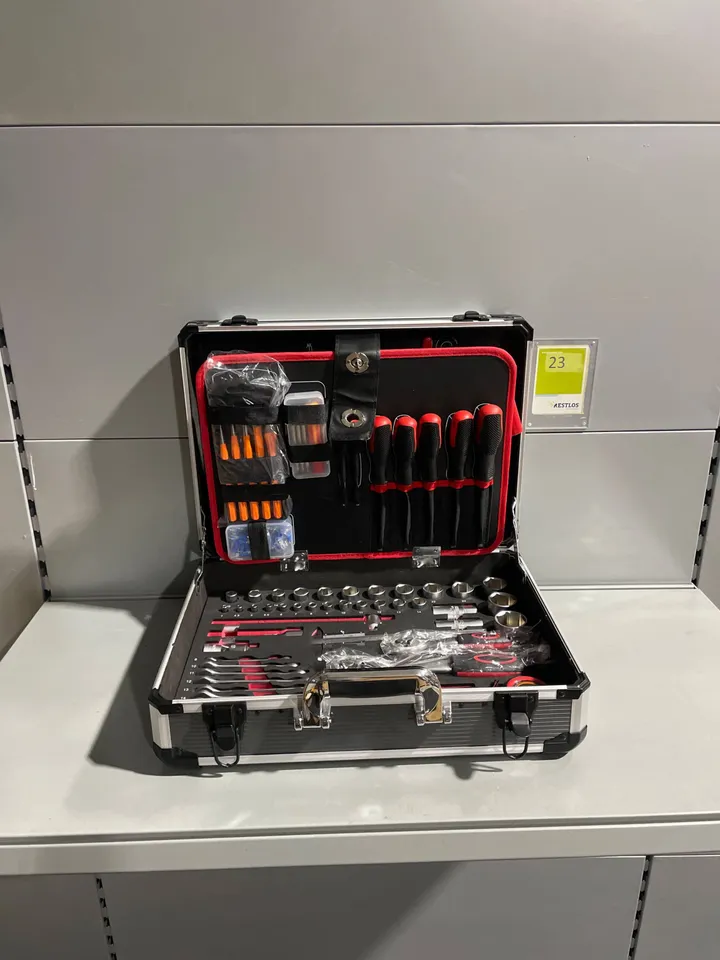 Werkzeugkoffer gefüllt
